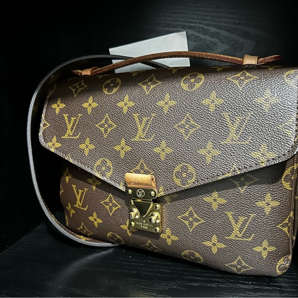 Authentic Louis Vuitton monogram Pochette Métis - Picture 1 of 8